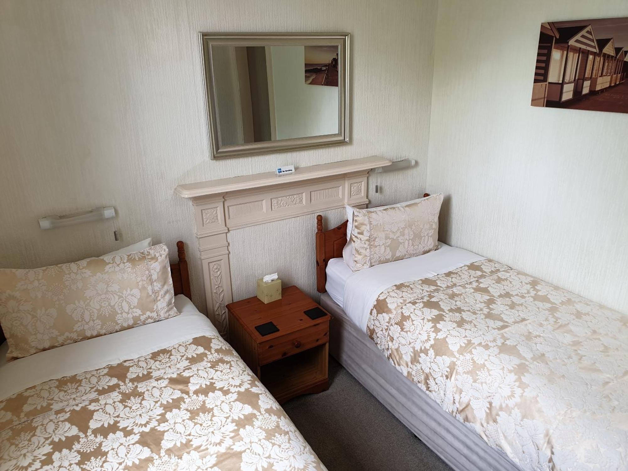 Chambre Lits Jumeaux avec Salle de Bains Privative