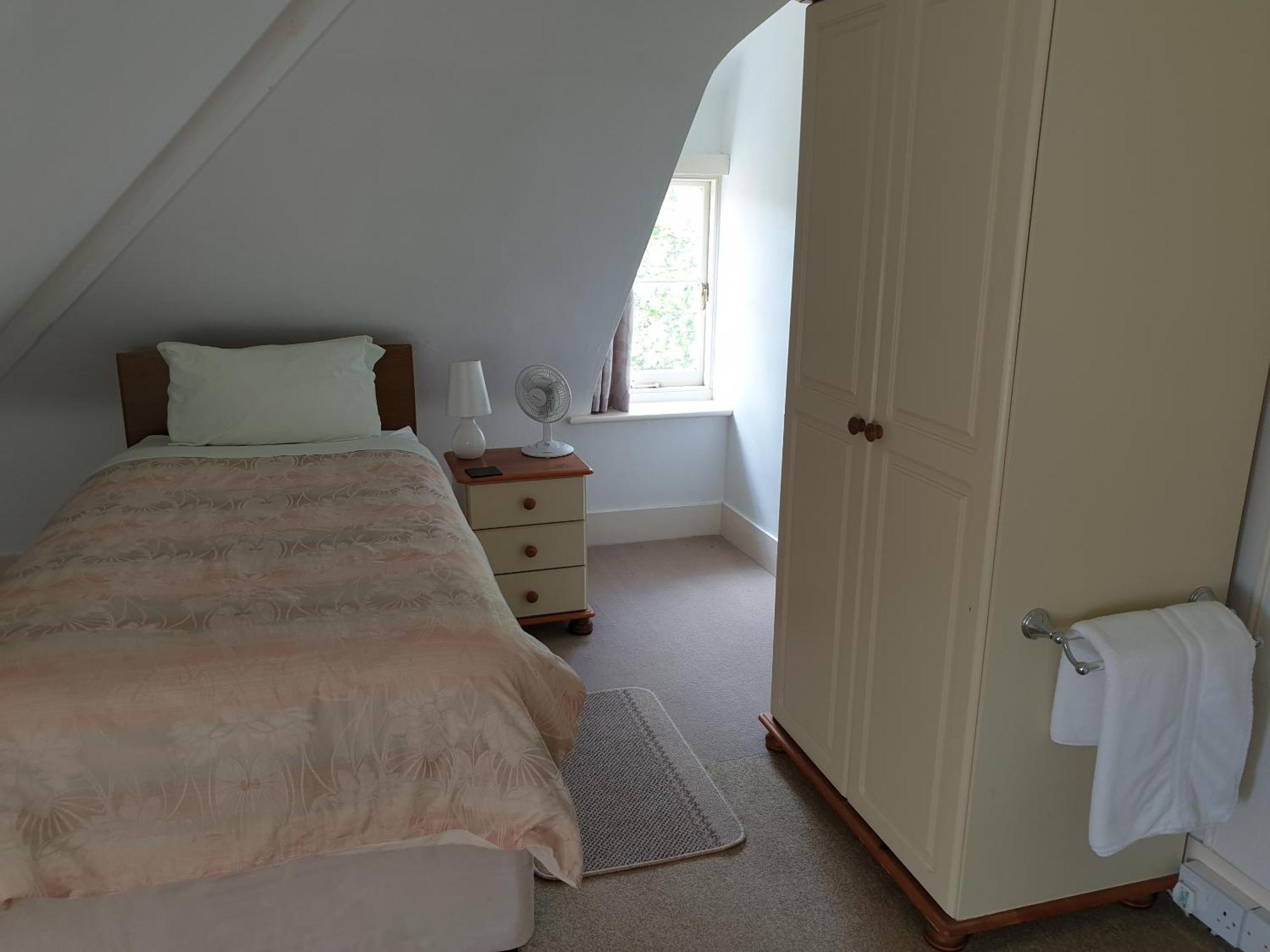 Chambre Simple avec Salle de Bains Commune